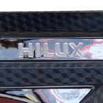 013462-MASCARA-DE-OPTICA-TOYOTA-HILUX-16--CROMADO-C--NEGRO-03