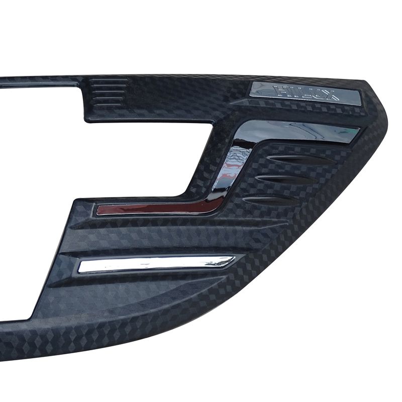 013462-MASCARA-DE-OPTICA-TOYOTA-HILUX-16--CROMADO-C--NEGRO-05