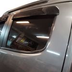 010340--DEFLECTOR-DE-VENTANILLA-CHEVROLET-S-10-DC-2012--TRAS-1518TA-02