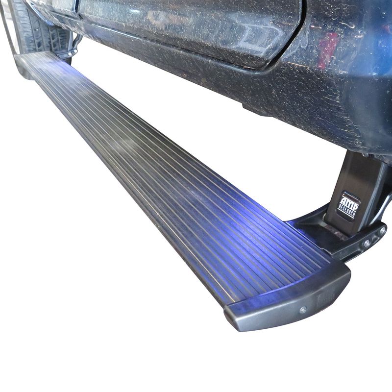 000027-ESTRIBO-ELECTRICO-RAM-1500-2500-AMP-PORWERSTEP-CON-LUZ-04