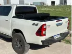 TAPA TRIPLE PAÑO DURABOX TOYOTA HILUX CON BARRA GR 2023+-1743194067939
