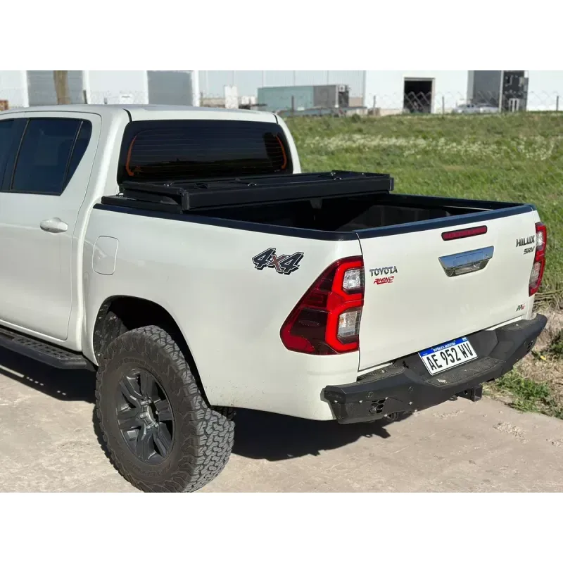 TAPA TRIPLE PAÑO DURABOX TOYOTA HILUX CON BARRA GR 2023+-1743194067939