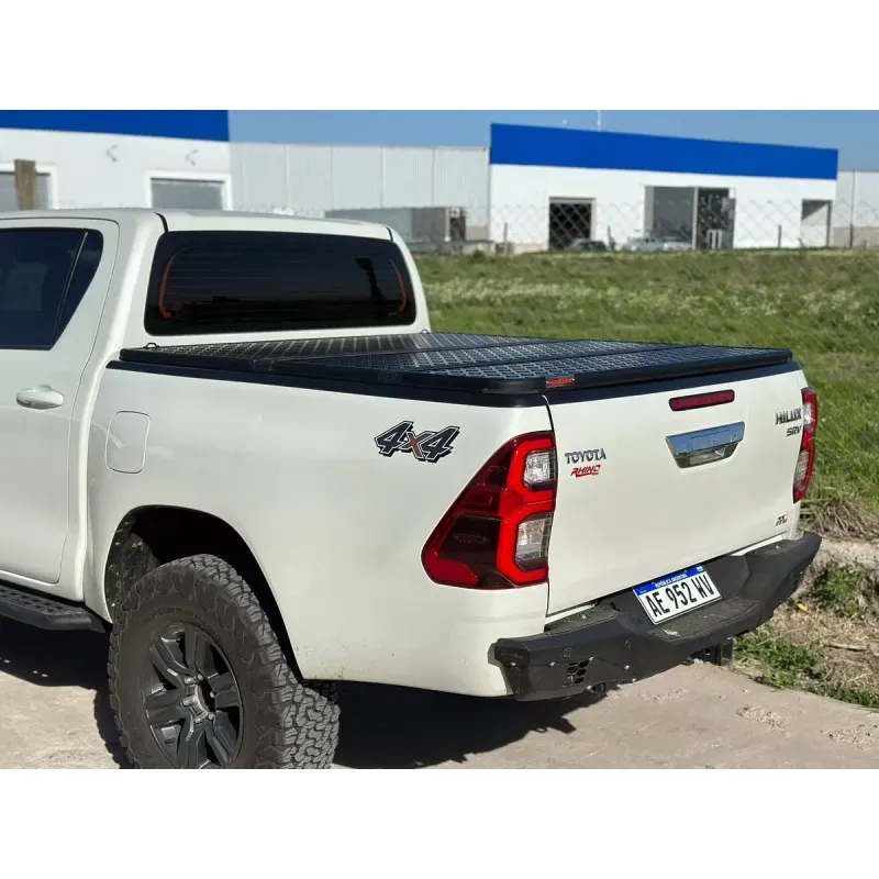 TAPA TRIPLE PAÑO DURABOX TOYOTA HILUX CON BARRA GR 2023+-1743194073463