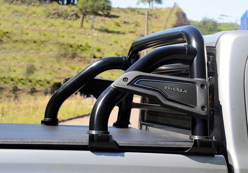 JAULA ANTIVUELCO SLIM GUZMAN - TOYOTA HILUX 2005 A 2015 NEGRA