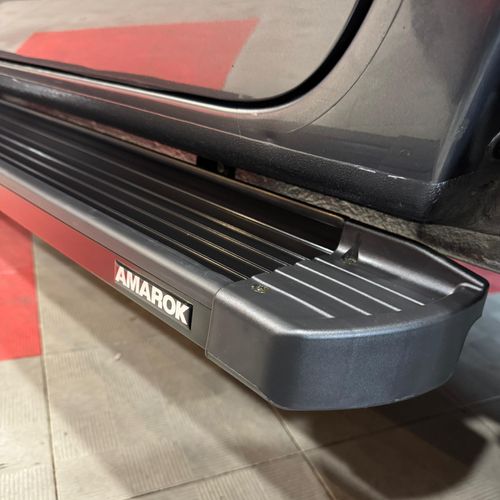 ESTRIBOS DE ALUMINIO NEGRO VOLKSWAGEN AMAROK GUZMAN