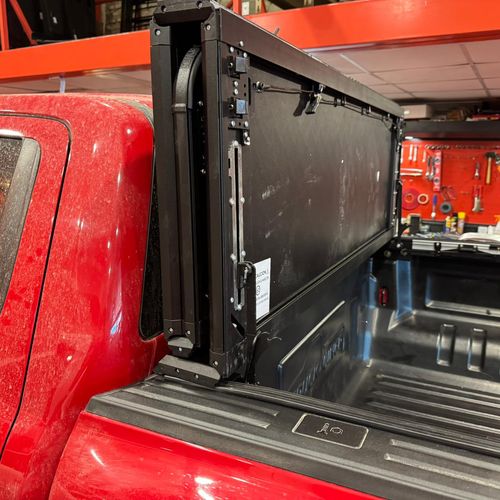 TAPA PLEGABLE TRICOVER FORD RANGER XLS/XLT 2023 EN ADELANTE KRAKEN